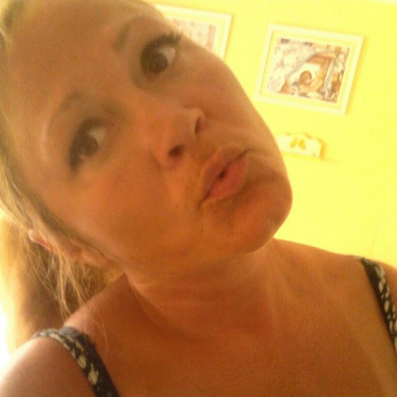 Meet your PoshAmbassador, Kathryn - Picture 1 of 2